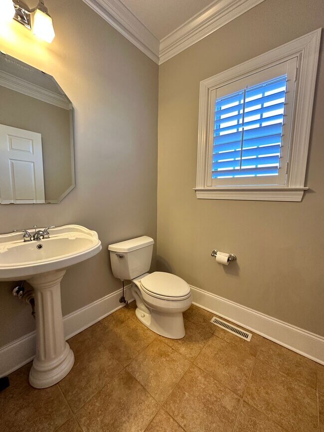 Foto del edificio - Exclusively Offered by Muse Realty Rentals...