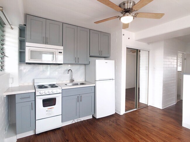 Building Photo - $500 1ST MONTH RENT SPECIAL | GREAT LAYOUT...