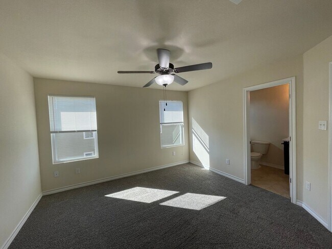 Foto del edificio - Town home for rent