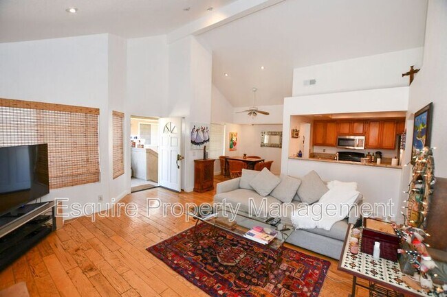 Foto del edificio - 615 Baywood Ln
