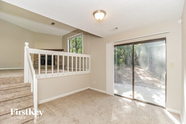 Foto del edificio - 5211 Scarbrough Ln