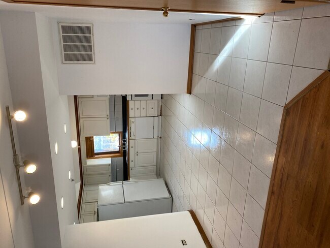 Building Photo - 5627 107th St