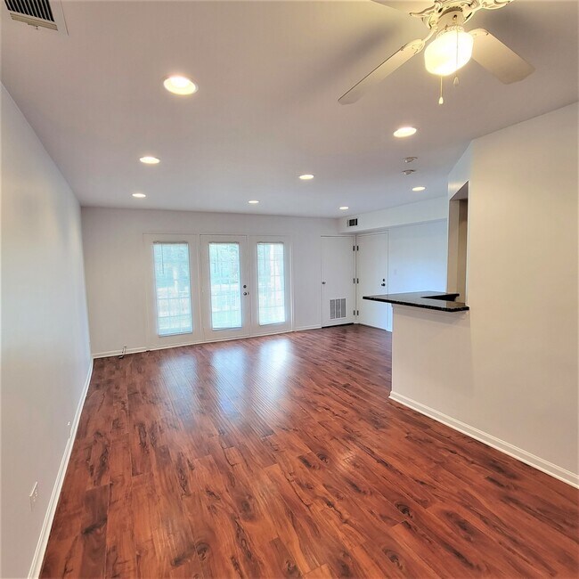 607 Quincy Bridge Ln Unit 102, Glenview, IL 60025 Condo for Rent in Glenview, IL