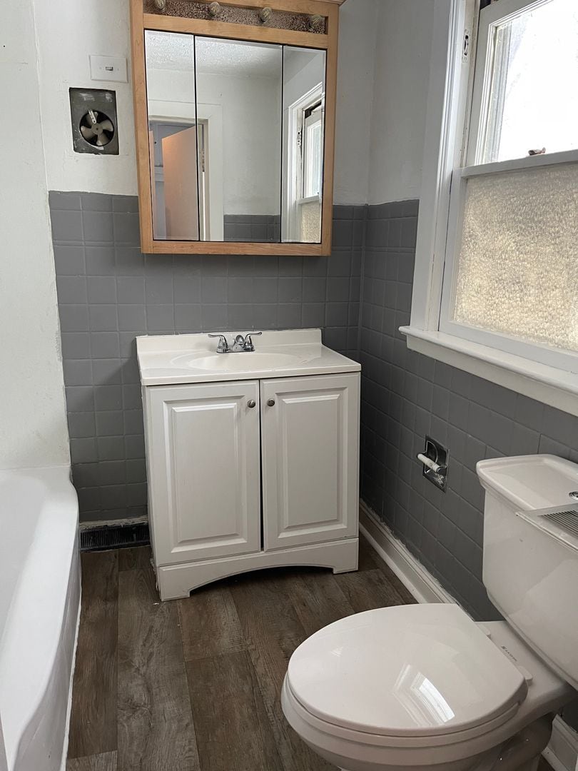 1300 E 188th St Cleveland, OH 44110 – photo 4