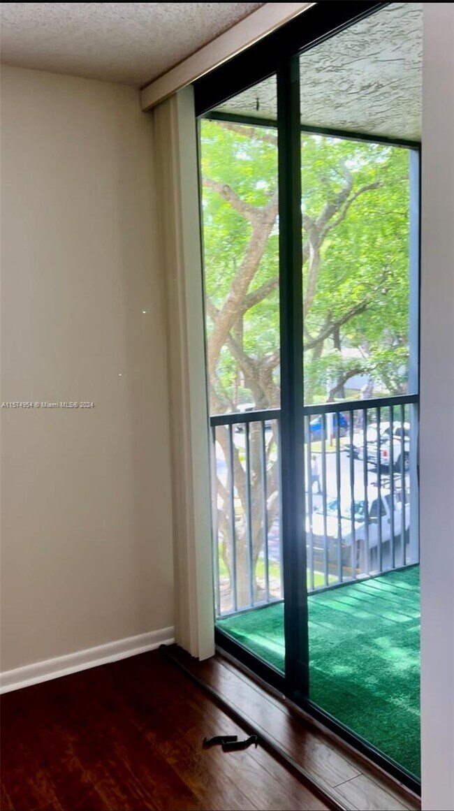 Foto del edificio - 10451 W Broward Blvd
