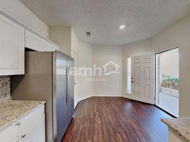 Building Photo - 4521 Mustang Dr