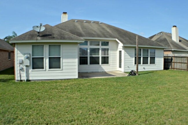 Building Photo - 109 Aimable St