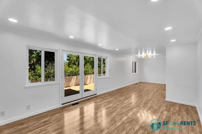 Building Photo - Noe Valley/Dolores Heights: Luxury Condo w/ Expansive Private Deck & 2 Car Parking