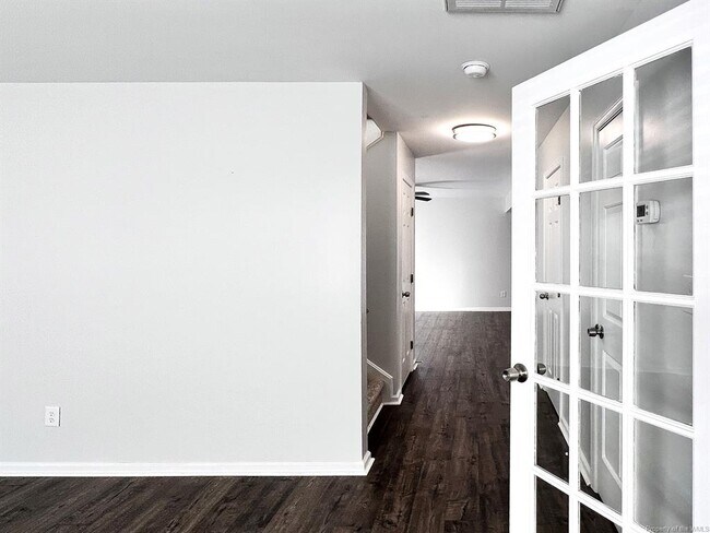 Foto del edificio - 120 Low Ridge Rd