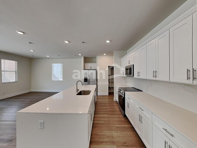 Building Photo - 10343 Bee Balm St