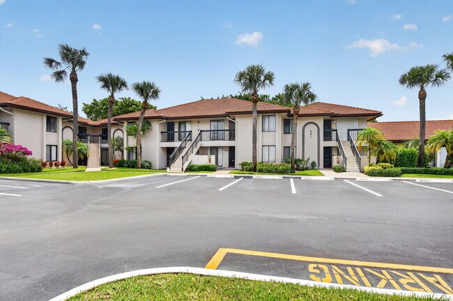 Building Photo - 301 Club Cir