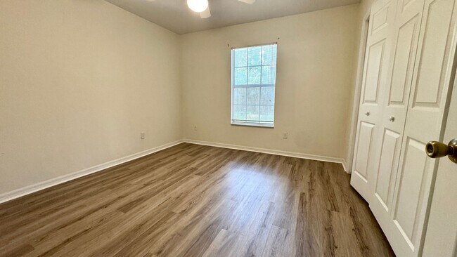 Building Photo - Spacious Home in great SW Location!
