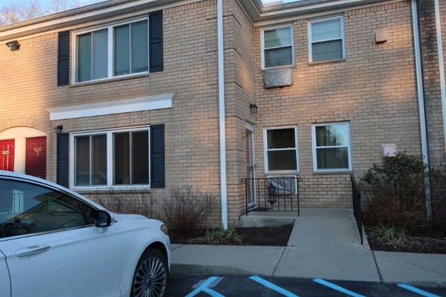 Building Photo - 250 Beechwood Ave
