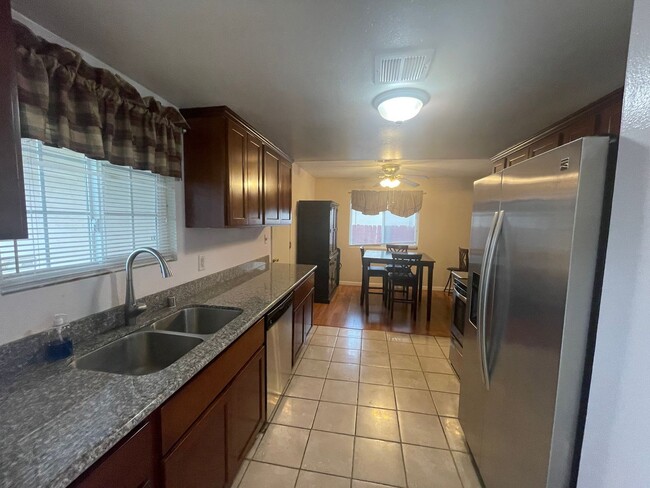 Building Photo - Ideal 4br/2ba single story with chefs kitchen