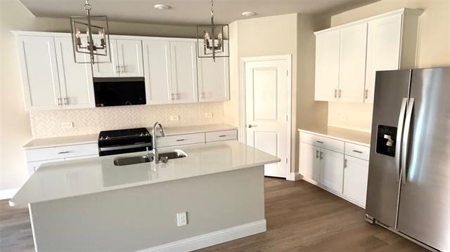 Building Photo - 600 Midnight Oak Dr