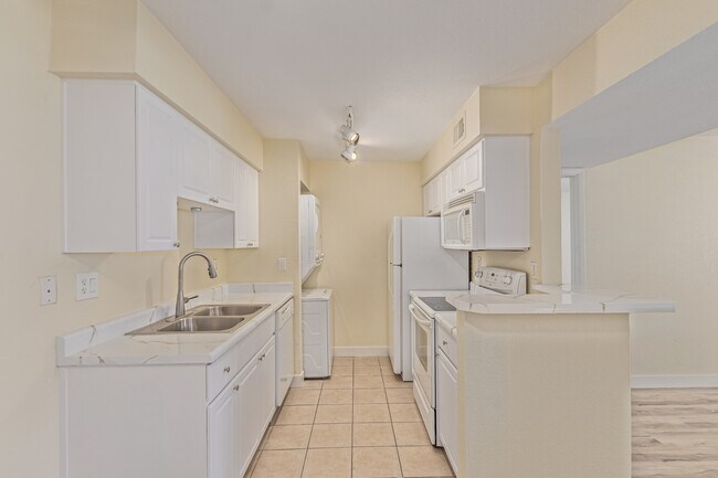 Foto del edificio - 5995 N 78th St