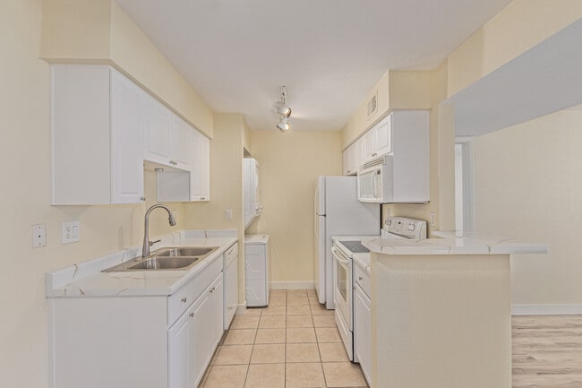 Building Photo - 5995 N 78th St