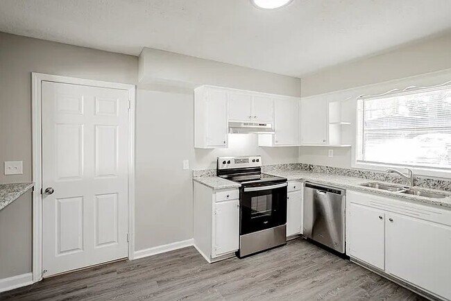 Building Photo - 3225 Mustang Dr