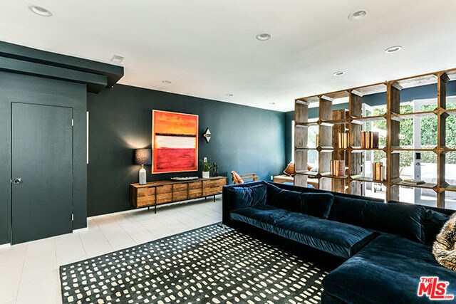 Foto del edificio - 679 Washington Blvd