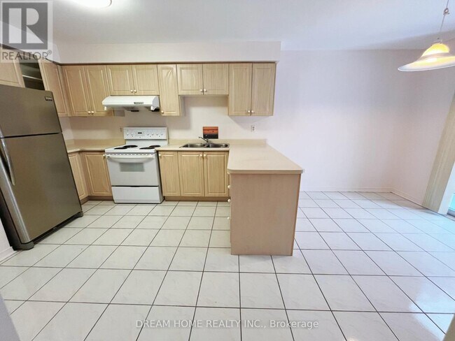 Building Photo - 79 Cairncross Crescent