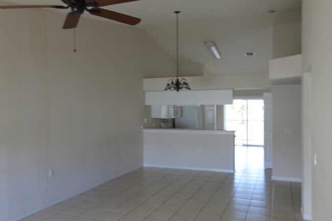 Building Photo - ***GREAT LOCATION***WORKING TO GET NEW PHO...