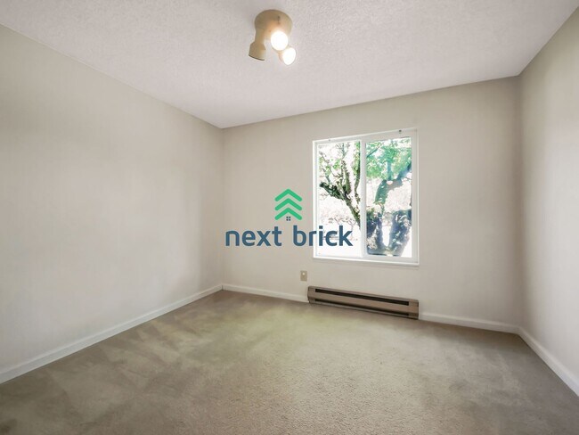 Building Photo - 2 Bed and 1 Bath Renton Condo is Available...