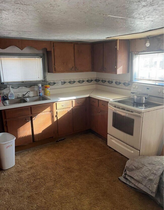 Foto del edificio - VAN BUREN- 2 Bedroom Cottage On Nearly 1 A...