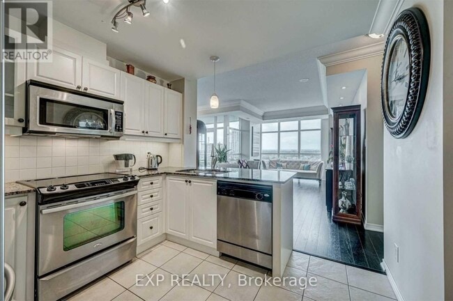 Building Photo - 9 George St N