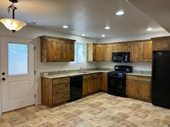 Foto del edificio - 3 bed 2.5 bath townhome