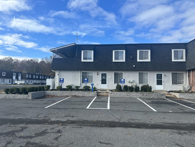 Building Photo - Windsor Forest Townhomes