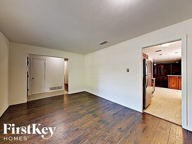 Building Photo - 114 Bailey Dr