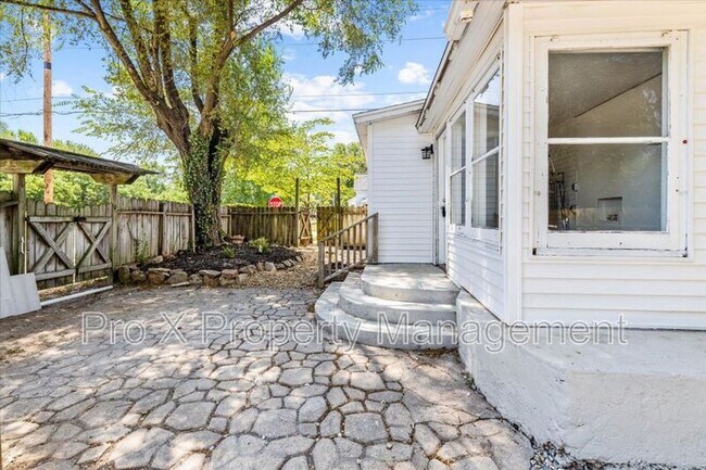 Building Photo - 307 E Mt Vernon St