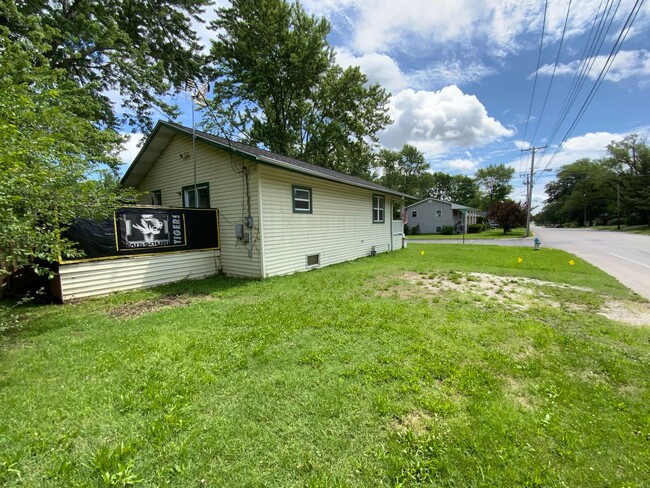 Building Photo - Newly Remodeled 2 Bedroom House