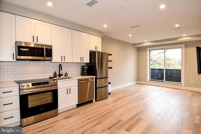 Building Photo - 1016 17th Pl NE