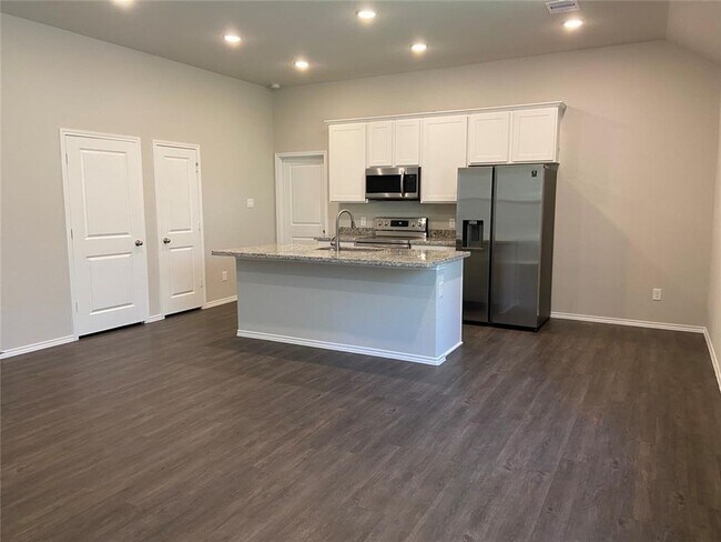 Building Photo - 801 Crystal River