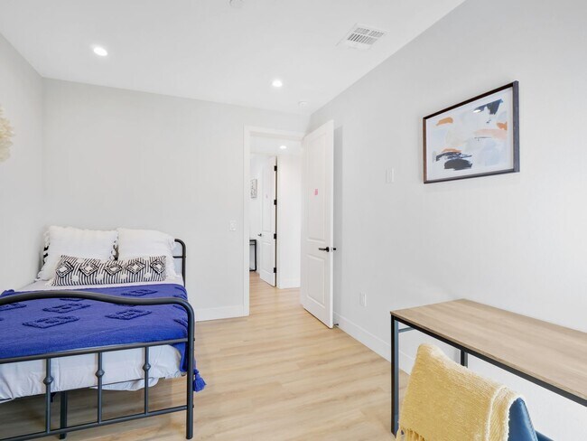 Foto del edificio - 3107-3107 Normandie Ave