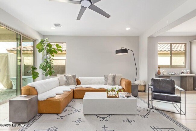 Foto del edificio - 8461 N Van Cleeve Ln