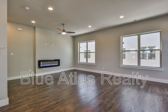 Photo - 736 N Plano Rd Townhome