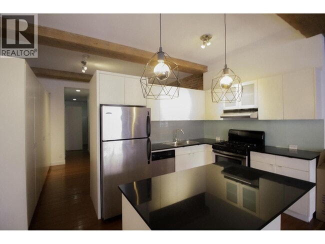 Building Photo - 310 Water St