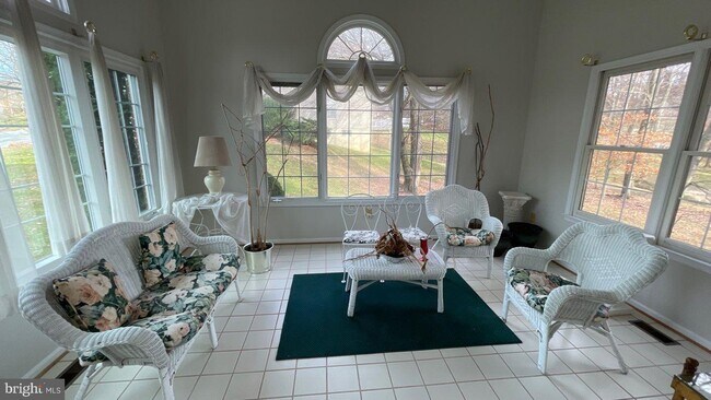 Foto del edificio - 5113 Crystal Springs Dr