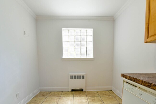 Photo du bâtiment - 4585 Av. Dupuis