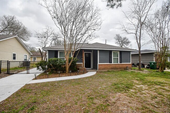 Building Photo - 3023 Pine Gully Blvd