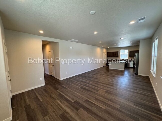 Foto del edificio - 914 Garden Ct