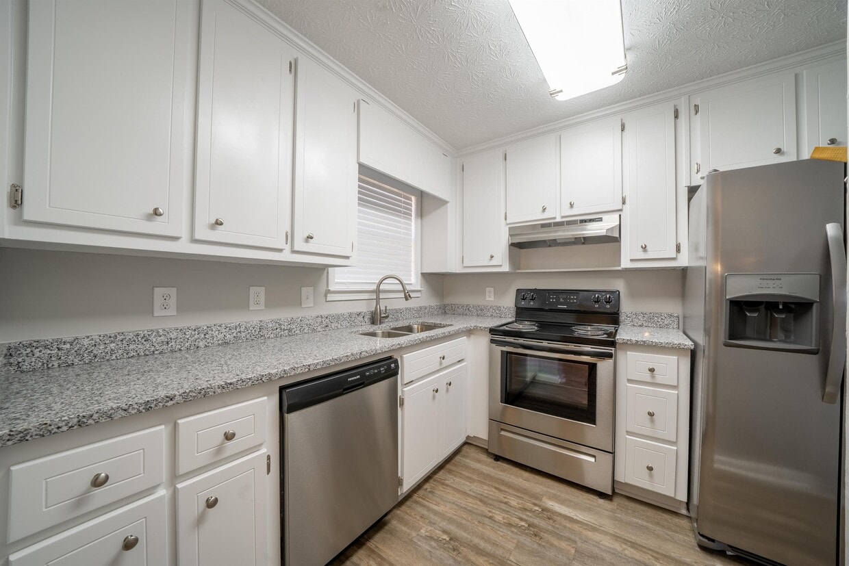 112 Dupree Rd Unit C5, Woodstock, GA 30188 Room for Rent in Woodstock