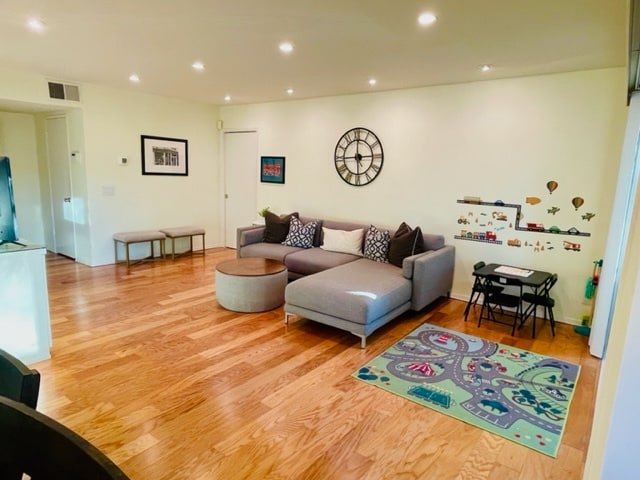 Building Photo - 702 Park Ave