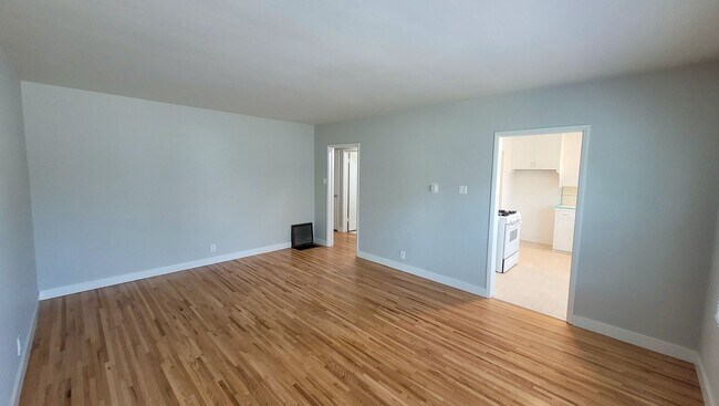 Building Photo - s6011-13