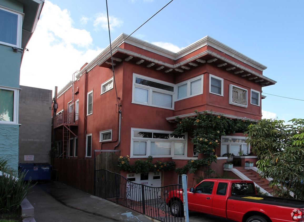 Primary Photo - 123 Fir St