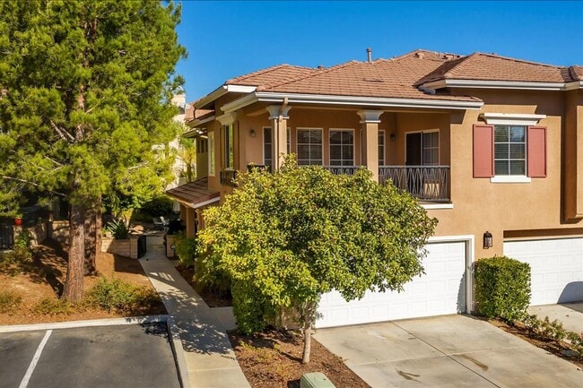 Building Photo - IMMACULATE 2+2 VALENCIA TOWNHOME!