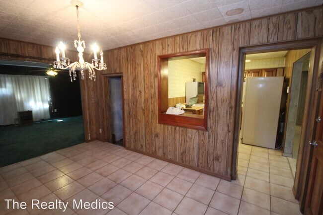 Building Photo - 3 br, 2 bath House - 3618 Wells St