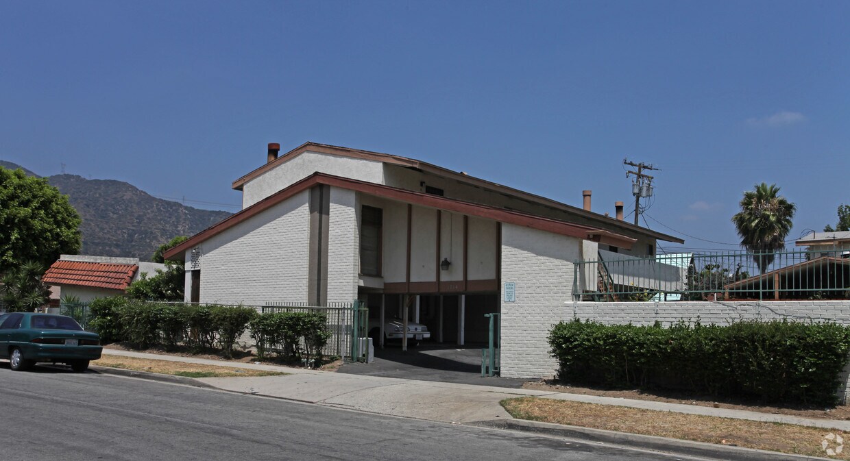 Primary Photo - 1214 Elmhurst Ave
